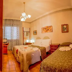 Hillary House בית הארחה