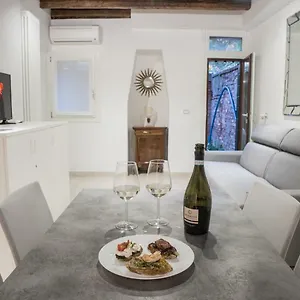 https://venetian-mood.hotelinveneto.com